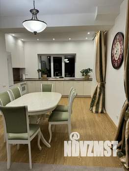 Дом 200м², 3-этажный, посуточно,