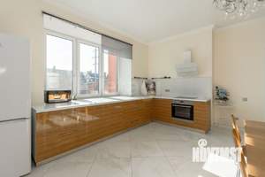 Таунхаус 242м², 2-этажный, на длительный срок,