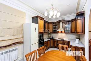 Дом 294м², 3-этажный, участок 10 сот.