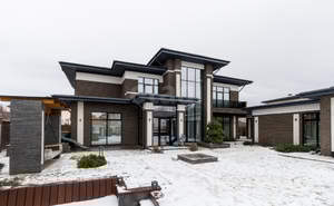 Дом 258м², 2-этажный, участок 12 сот.