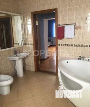 Дом 244м², 2-этажный, участок 10 сот.