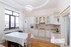 Коттедж 382м², 3-этажный, участок 15 сот.