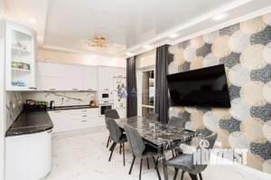 Дом 200м², 2-этажный, участок 6 сот.