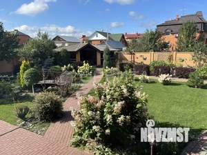 Дом 1056м², 2-этажный, участок 15 сот.