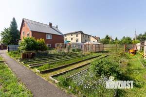 Дом 200м², 4-этажный, участок 10 сот.