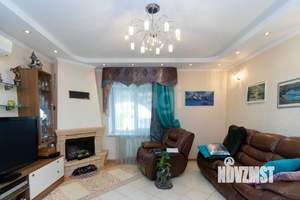 Дом 220м², 2-этажный, участок 10 сот.