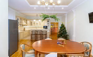 Дом 370м², 3-этажный, участок 15 сот.