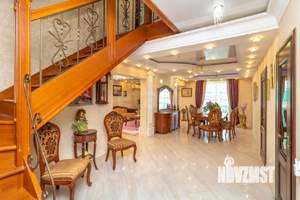 Дом 373м², 3-этажный, участок 10 сот.