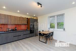 Дом 93м², 2-этажный, участок 5 сот.