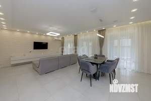 Дом 212м², 2-этажный, участок 8 сот.