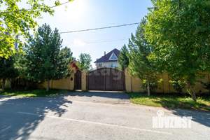 Дом 373м², 3-этажный, участок 10 сот.