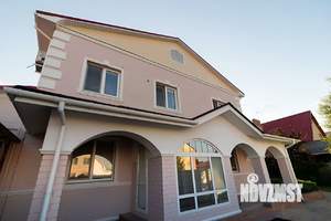 Дом 215м², 2-этажный, участок 10 сот.