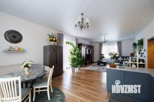 Дом 282м², 3-этажный, участок 7 сот.