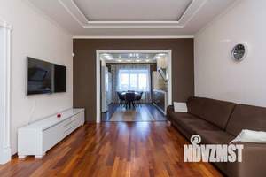 Таунхаус 201м², 3-этажный, участок 2 сот.