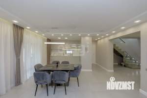 Дом 212м², 2-этажный, участок 8 сот.