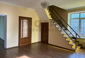 Дом 250м², 3-этажный, участок 0 сот.