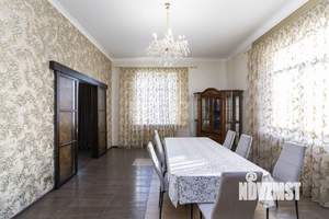 Дом 200м&sup2;, 2-этажный, на длительный срок, 