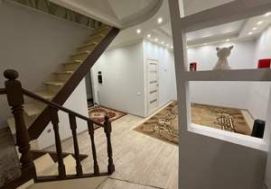 Дом 100м², 2-этажный, на длительный срок, 