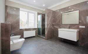 Дом 220м², 2-этажный, на длительный срок, 