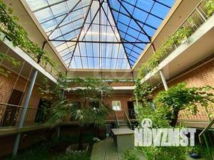 Коттедж 700м&sup2;, 1-этажный, на длительный срок, 