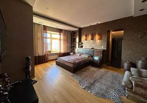 Дом 1056м&sup2;, 3-этажный, на длительный срок, 