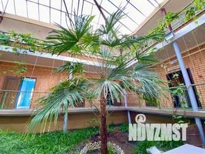 Коттедж 700м&sup2;, 1-этажный, на длительный срок, 