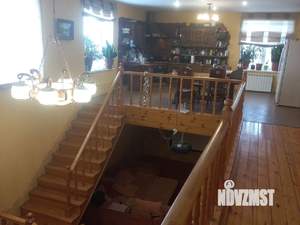 Коттедж 400м&sup2;, 3-этажный, на длительный срок, 