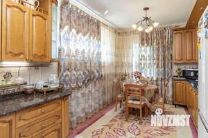 Дом 1571м², 3-этажный, участок 16 сот.  