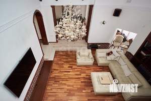 Дом 584м², 3-этажный, участок 10 сот.  