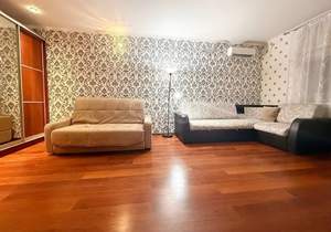 Дом 366м&sup2;, 3-этажный, участок 15 сот.  