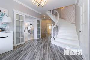 Коттедж 350м&sup2;, 2-этажный, участок 9 сот.  