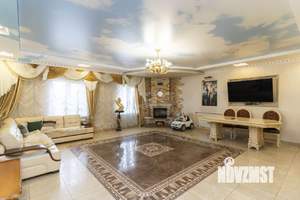 Дом 240м², 3-этажный, участок 5 сот.  