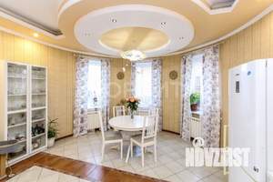 Дом 204м&sup2;, 2-этажный, участок 10 сот.  