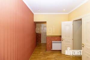 Дом 370м&sup2;, 3-этажный, участок 15 сот.  