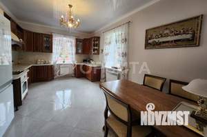 Дом 300м², 2-этажный, участок 15 сот.  