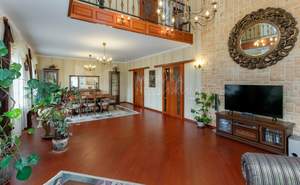 Дом 306м&sup2;, 2-этажный, участок 6 сот.  