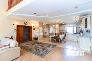 Дом 390м&sup2;, 3-этажный, участок 10 сот.  