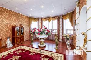 Дом 583м&sup2;, 3-этажный, участок 18 сот.  