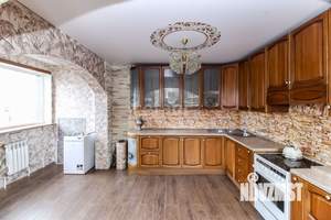 Дом 225м², 2-этажный, участок 10 сот.  