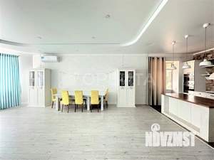 Дом 224м², 2-этажный, участок 10 сот.  