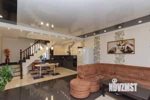 Дом 180м&sup2;, 2-этажный, участок 9 сот.  