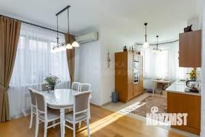 Коттедж 319м², 3-этажный, участок 15 сот.  