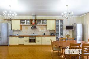 Дом 440м², 2-этажный, участок 10 сот.  