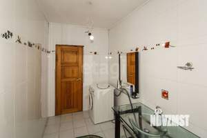 Дом 303м&sup2;, 3-этажный, участок 7 сот.  