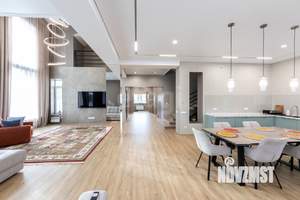 Дом 232м&sup2;, 2-этажный, участок 15 сот.  