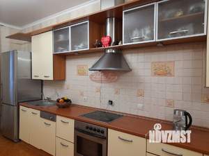 Коттедж 220м², 2-этажный, участок 10 сот.  