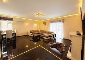 Дом 366м&sup2;, 3-этажный, участок 15 сот.  