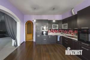 Дом 613м&sup2;, 4-этажный, участок 20 сот.  