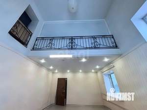 Дом 289м&sup2;, 3-этажный, участок 15 сот.  