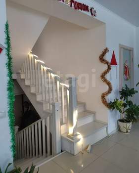 Дом 300м², 3-этажный, участок 11 сот.  